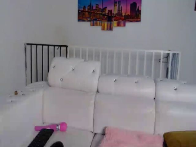 Live sex webcam photo for Alessandra_69 #262105766