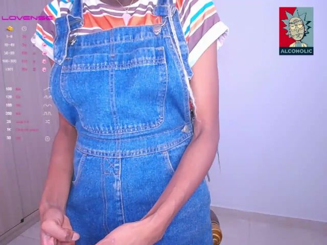 Live sex webcam photo for Aria_brown_ #252263482