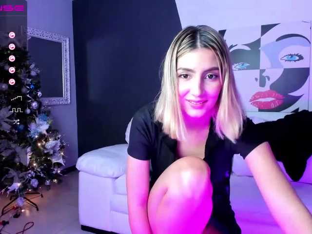 Live sex webcam photo for GigiElliot #240939062