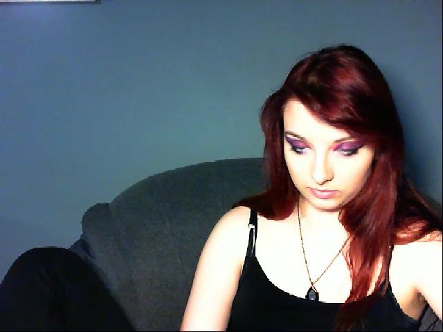 Live sex webcam photo for VirginLuna18 #260009547