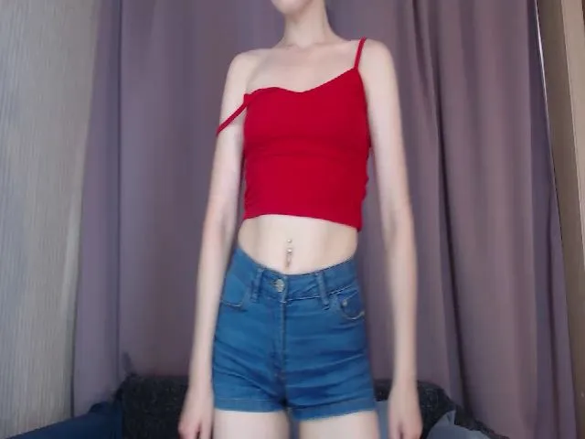 Live sex webcam photo for HotSwJenna #253283062