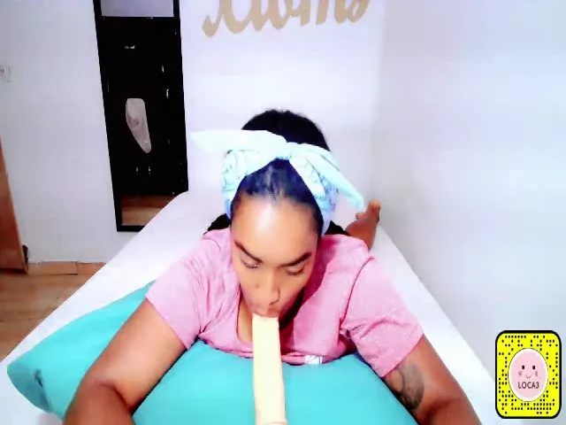 Live sex webcam photo for xxiomy_ #260057314