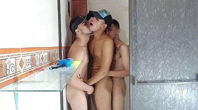 Live sex webcam photo for andrey_sofi33 #244706339