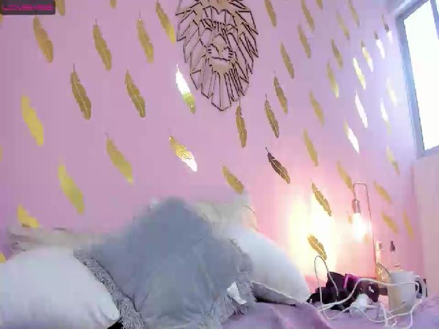 Live sex webcam photo for Roseann__ #253120560