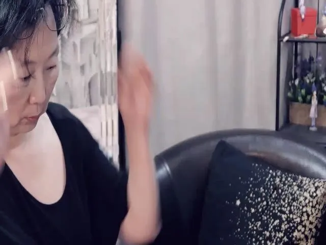 Live sex webcam photo for SandraMia #254758280