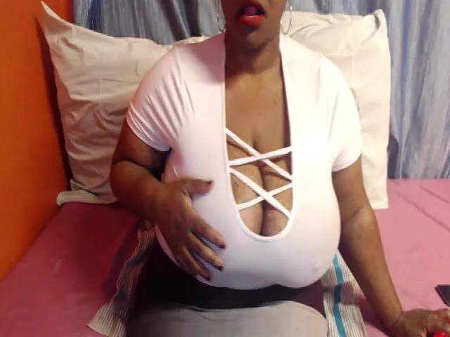 Live sex webcam photo for Sweetnozie #258558721