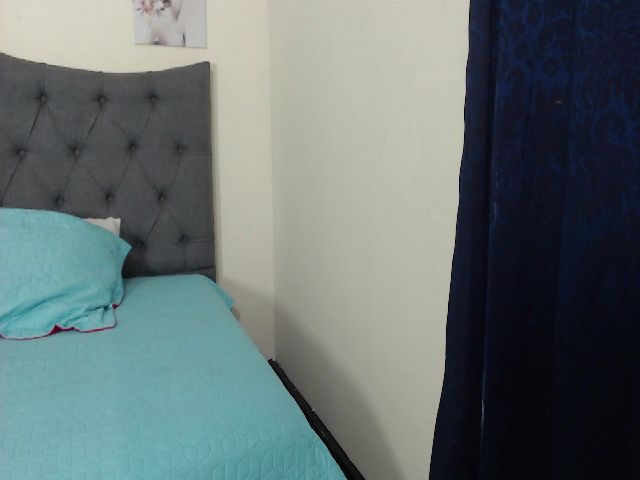 Live sex webcam photo for sophiie_fox #259667618