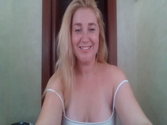 Live sex webcam photo for Ollydoll1 #259595997