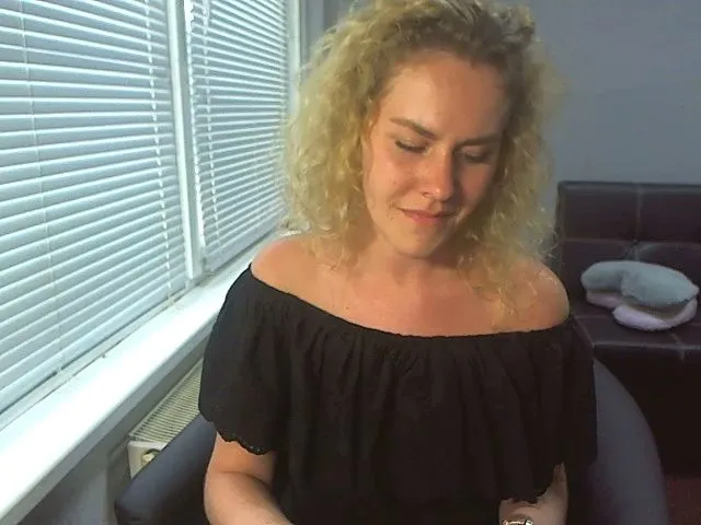 Live sex webcam photo for AnnnaLia #255679197