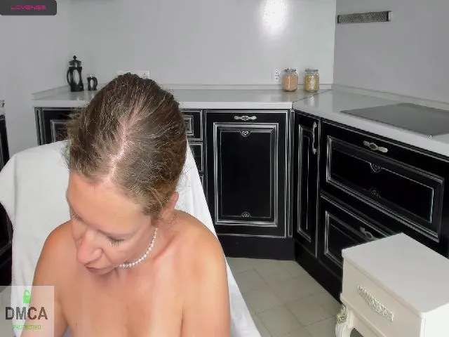 Live sex webcam photo for StelaMartin #254486249
