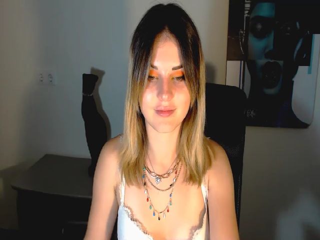 Live sex webcam photo for EmilyFar #264791978