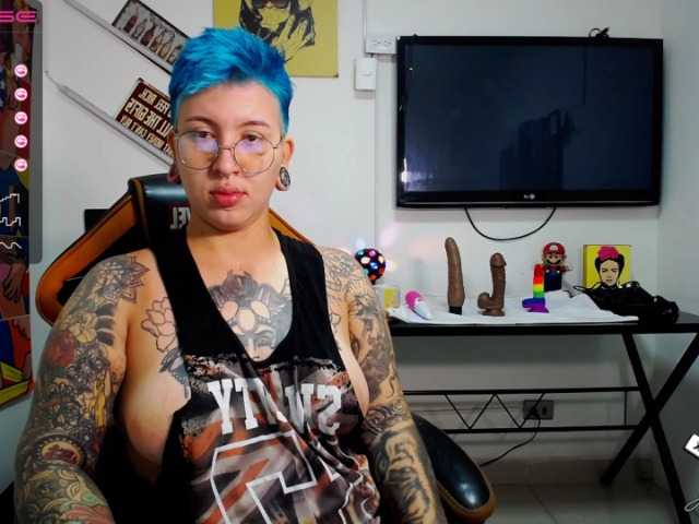 Live sex webcam photo for amy-ink #241275162