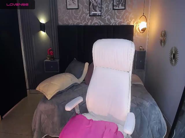 Live sex webcam photo for MarieBass #252864951