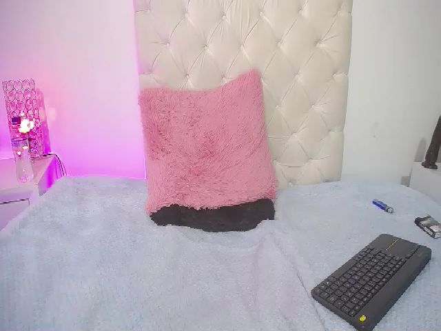 Live sex webcam photo for Sophyvip #256087274