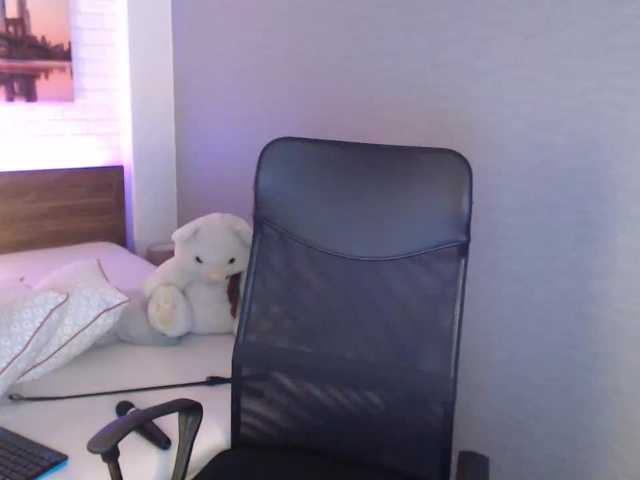 Live sex webcam photo for -EliSwan- #240958257