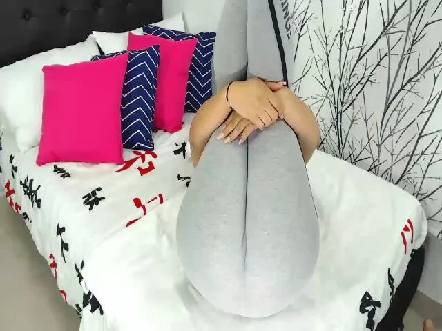 Live sex webcam photo for StormiSquirt #259582703
