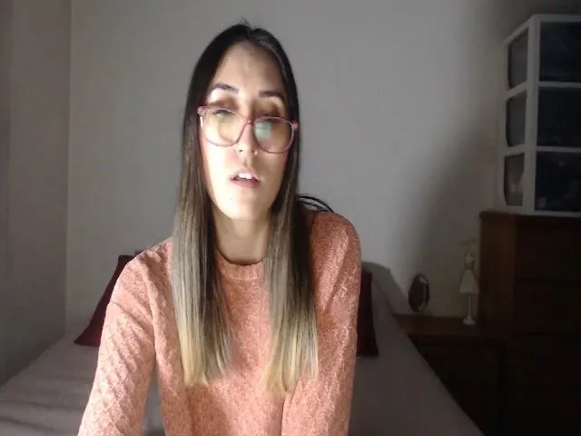 Live sex webcam photo for Ninimoon #252475168