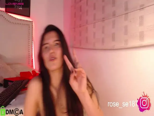 Live sex webcam photo for Rose_se #253648528