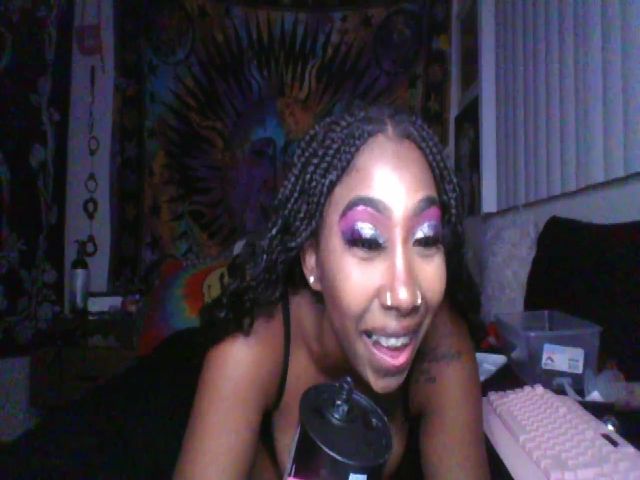 Live sex webcam photo for hennyhoneypot #256842520