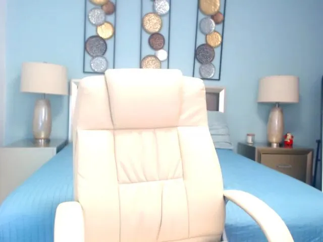 Live sex webcam photo for HeidiCutie #255280208