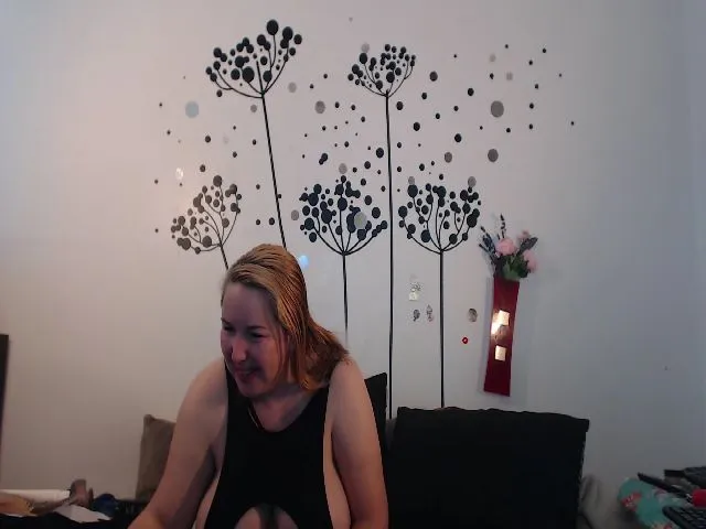 Live sex webcam photo for voluptuousDDD #255656358