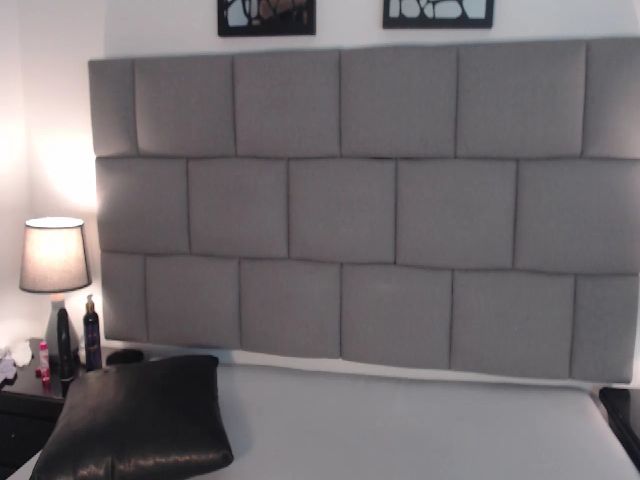 Live sex webcam photo for Kailyn_ #256074352