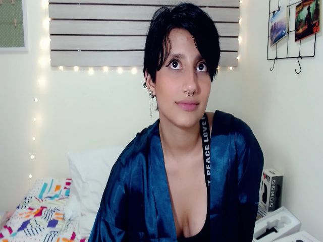 Live sex webcam photo for Lorelain_ #257423415