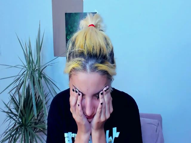 Live sex webcam photo for KarenIo #253200705