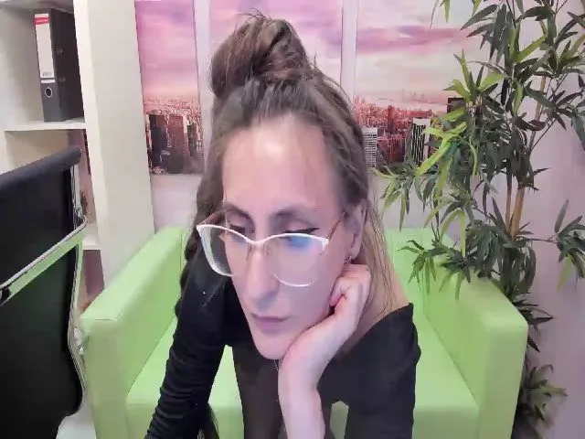 Live sex webcam photo for GwenClap #255594156