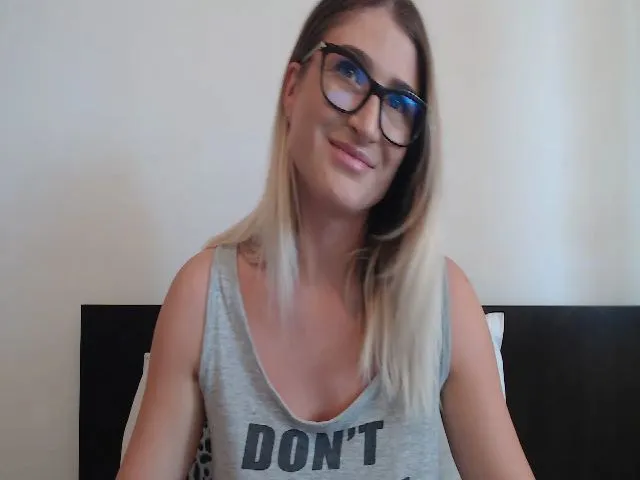 Live sex webcam photo for evellines91 #259227254
