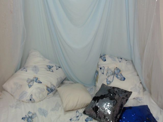 Live sex webcam photo for ImFoxx #255588165