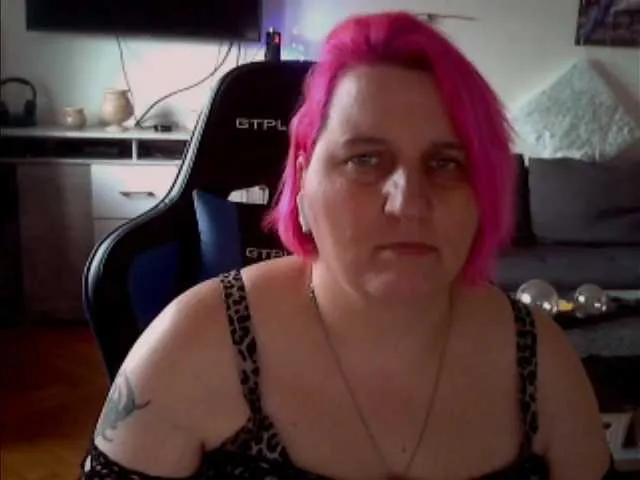 Live sex webcam photo for DrachenLady39 #242254787