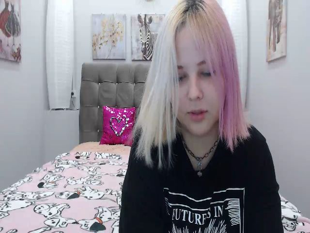 Live sex webcam photo for Helokit #254382630