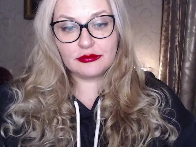 Live sex webcam photo for WifeyNusha #240935661