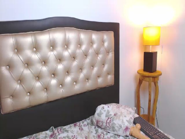 Live sex webcam photo for NyahMackenzie #260095010