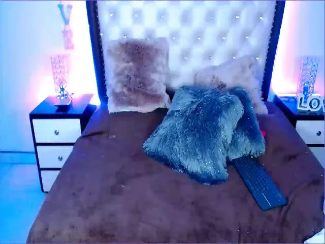 Live sex webcam photo for Jey_Love #254432097