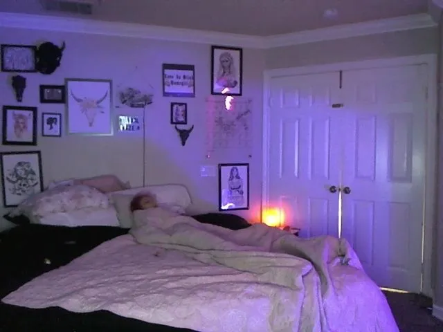 Live sex webcam photo for KendalHaze #261388926