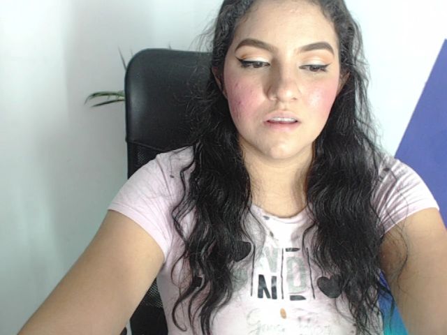 Live sex webcam photo for sophiie_fox #254282199