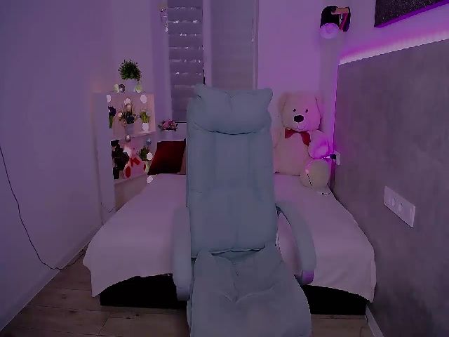 Live sex webcam photo for Jenni__fer #263915538