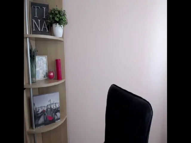 Live sex webcam photo for SweetyTinna #264839068