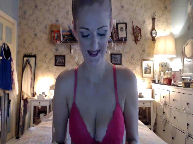 Live sex webcam photo for EnglandsRose #254179456