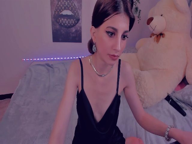 Live sex webcam photo for AnabelAris #253147572