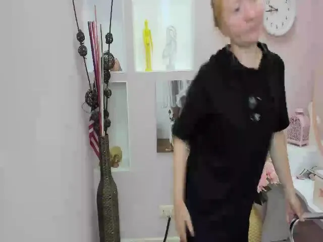 Live sex webcam photo for StunningKelly #254724155