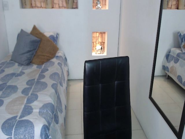 Live sex webcam photo for nicollewalton #254636007