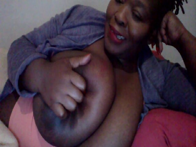 Live sex webcam photo for BrownCherie #259470245