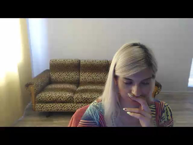 Live sex webcam photo for SexyBeatriice #256221519