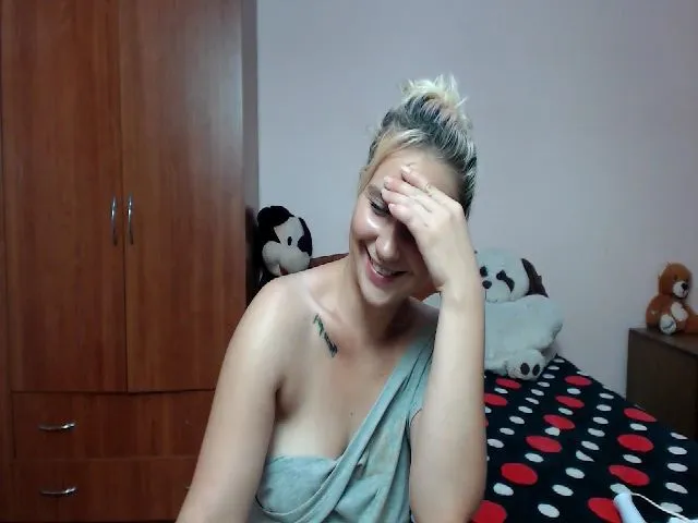 Live sex webcam photo for Tweetyboom #255483823