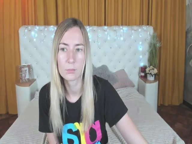 Live sex webcam photo for MileyyVogue #258622890