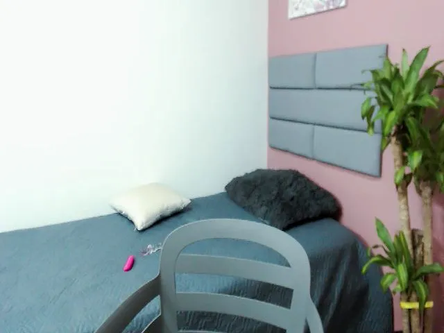 Live sex webcam photo for ella_gamer #265023075