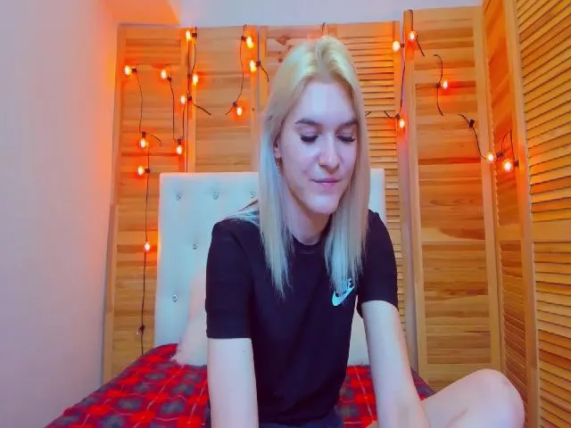 Live sex webcam photo for MarliTes #252991907